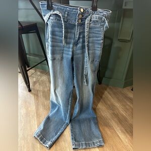 WHBM womens jeans size 6 high waisted and flared leg with stretch!